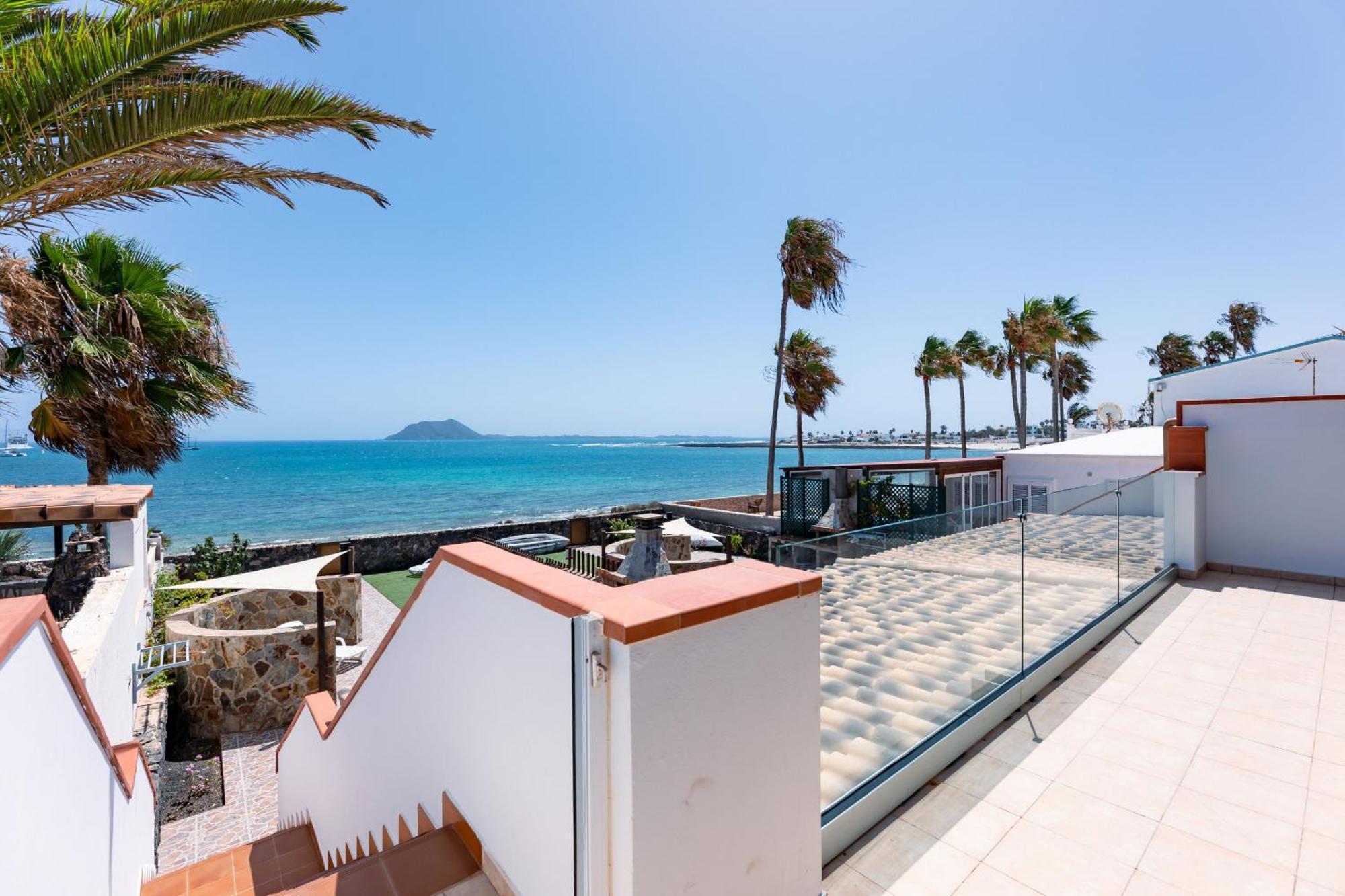Marina I Beachfront By Holidays Villa *